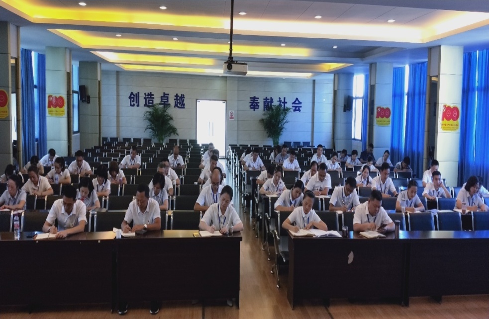 黨委委員、副總經(jīng)理劉林深入基層開展黨規(guī)黨紀宣講暨廉潔黨課輔導