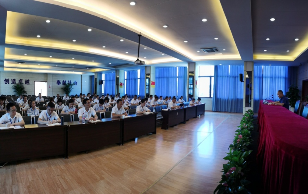 黨委委員、副總經(jīng)理劉林深入基層開展黨規(guī)黨紀宣講暨廉潔黨課輔導