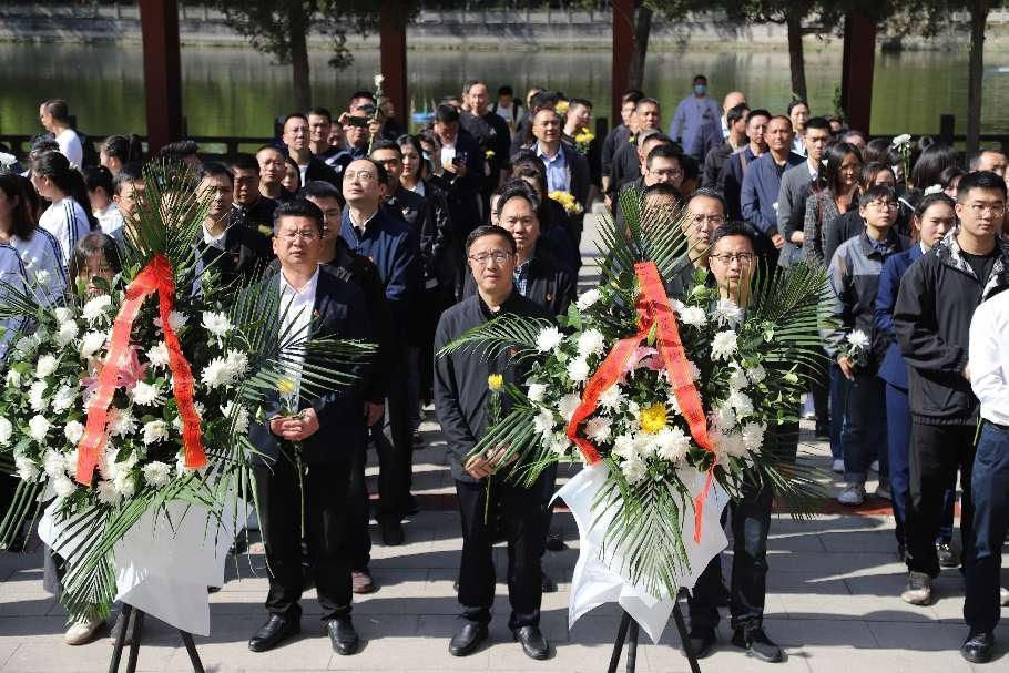 公服集團清源水務公司組織開展“緬懷革命先烈，祭奠不朽英魂”清明祭掃主題活動